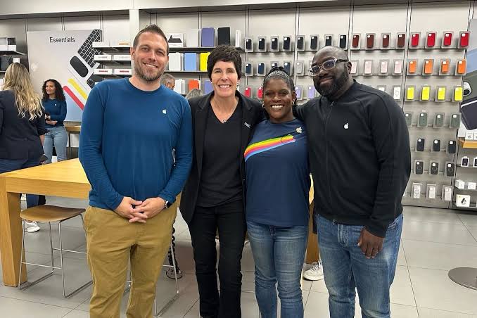 iStore sales consultant job